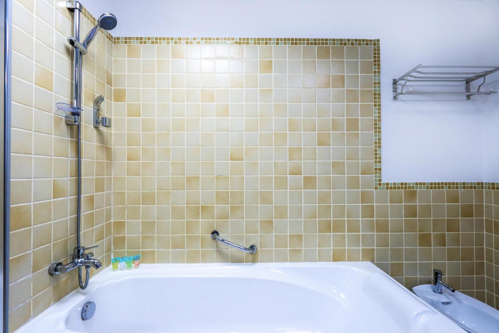 Livbnb- Stylish 2bhk In Jbr Access Apartment *