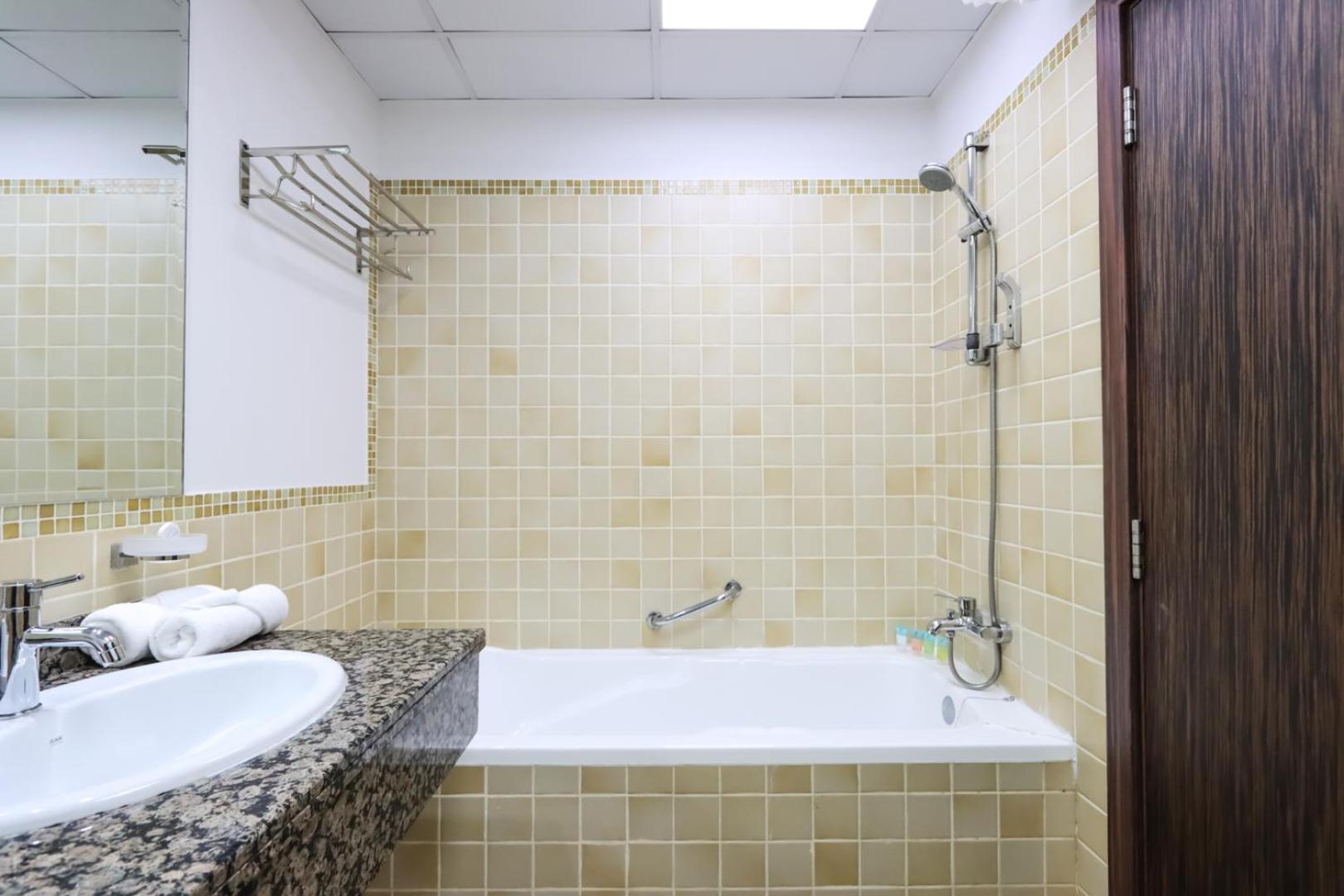 Livbnb- Stylish 2bhk In Jbr Access * Dubai