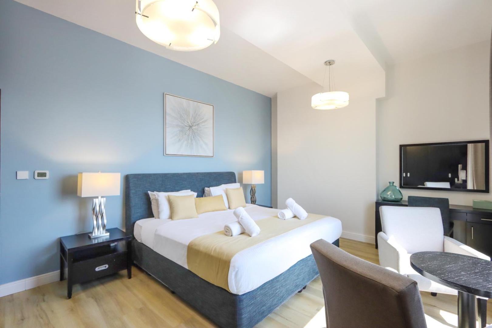 Livbnb- Stylish 2bhk In Jbr Access