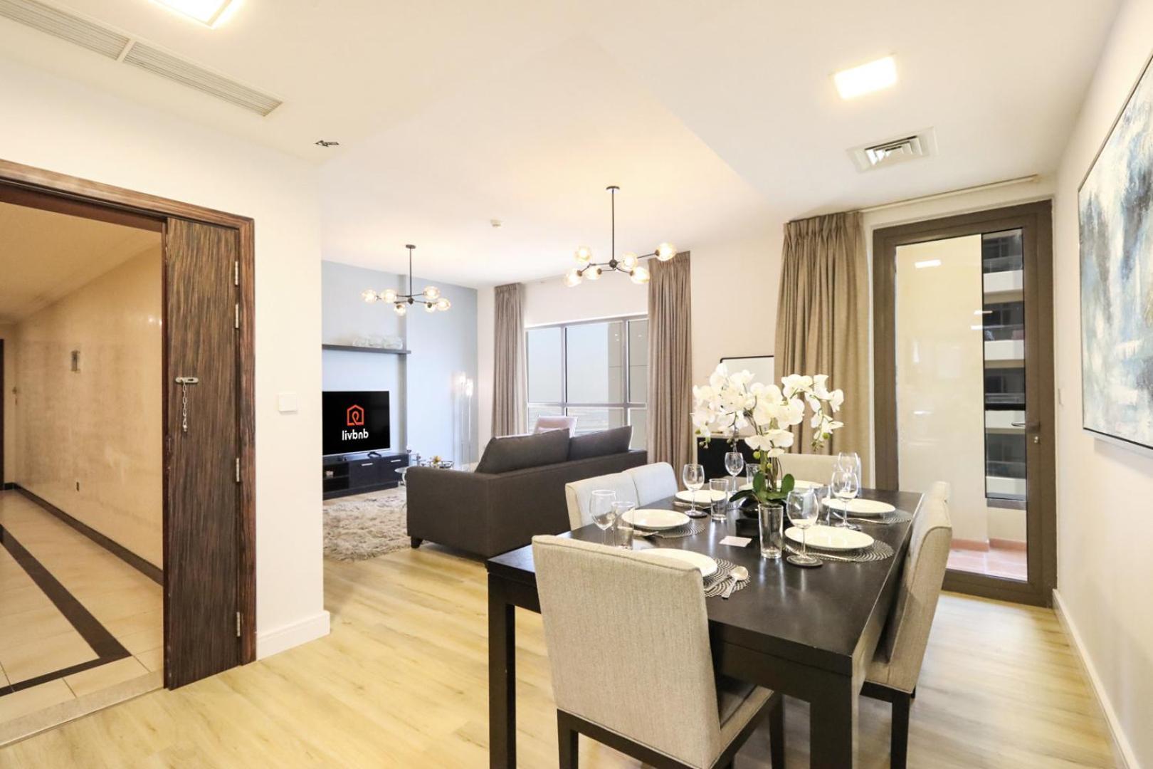 Livbnb- Stylish 2bhk In Jbr Access Apartment *