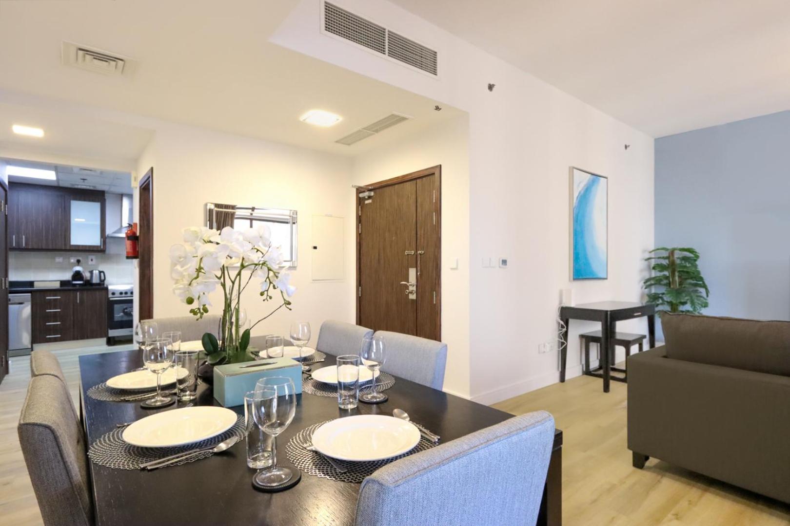 Livbnb- Stylish 2bhk In Jbr Access *